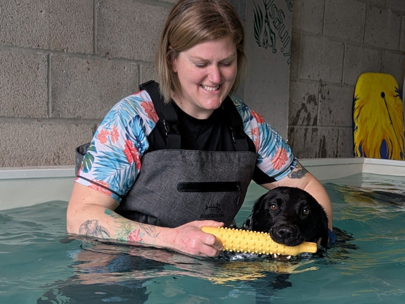 Pool4dogs Hydro Pool Roz with dog